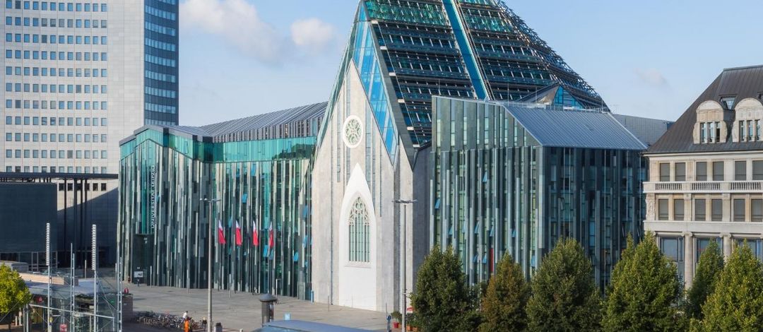 Gebäudeansicht des Campus Augustusplatz mit Blick auf das Neue Augusteum und Paulinum der Universität Leipzig