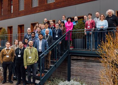 Die 13 angehenden Doktorand:innen und die Wissenschaftler:innen der neuen Graduiertenschule SECAI beim ersten Treffen im Januar 2023, Foto: Christian Hüller Gruppenfoto mit Doktoranden und Wissenschaftlern