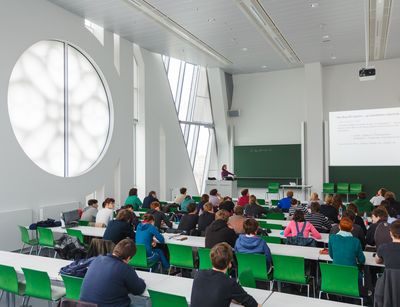 Mathematikvorlesung im Felix-Klein-Hörsaal