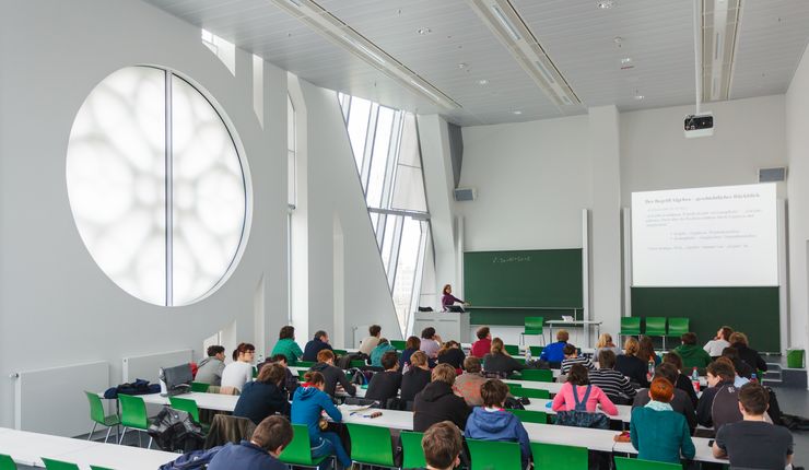 Mathematikvorlesung im Felix-Klein-Hörsaal